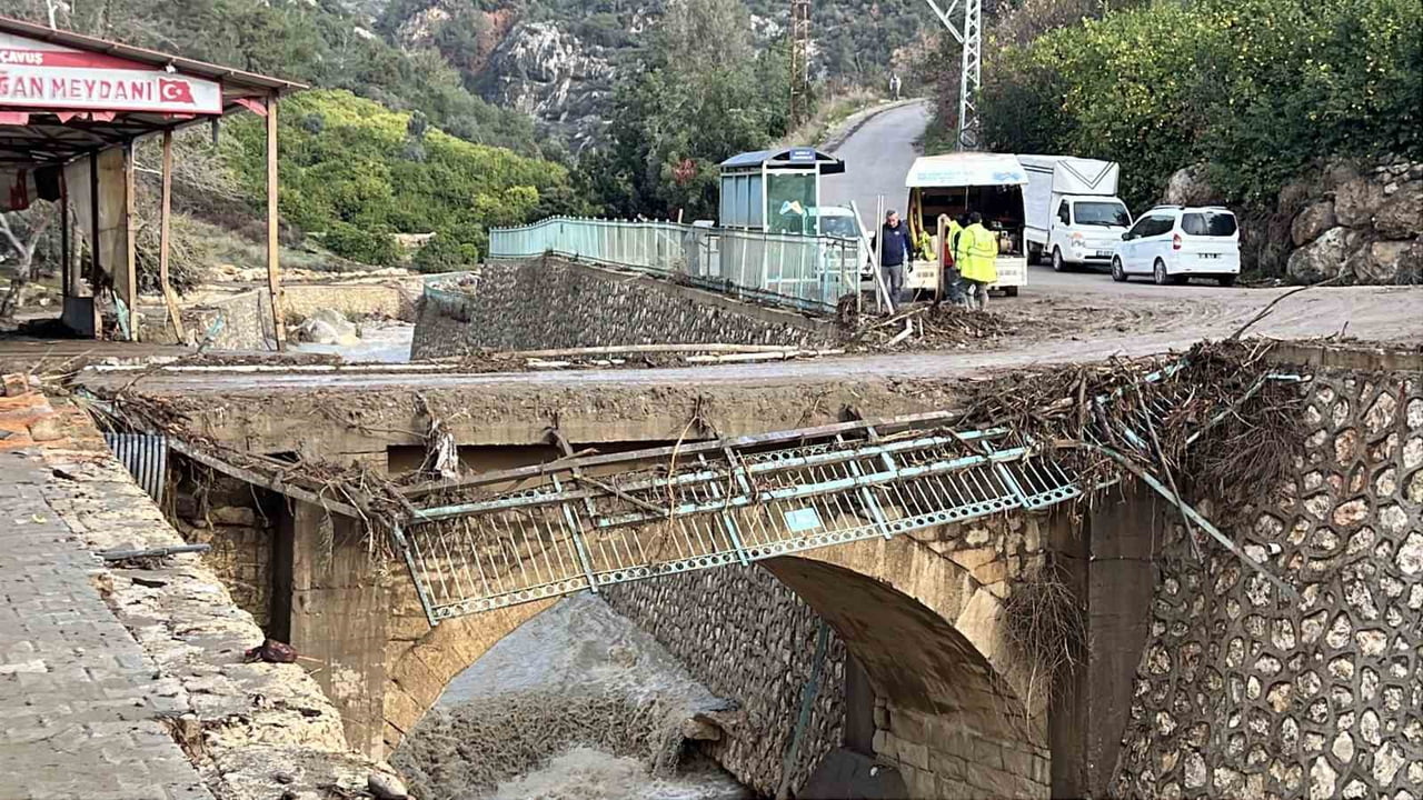 MERSİN VE İLÇELERİNDE CUMA GÜNÜ YAŞANAN SEL FELAKETİNİN BOYUTU, HER GEÇEN GÜN DAHA DA BÜYÜRKEN...