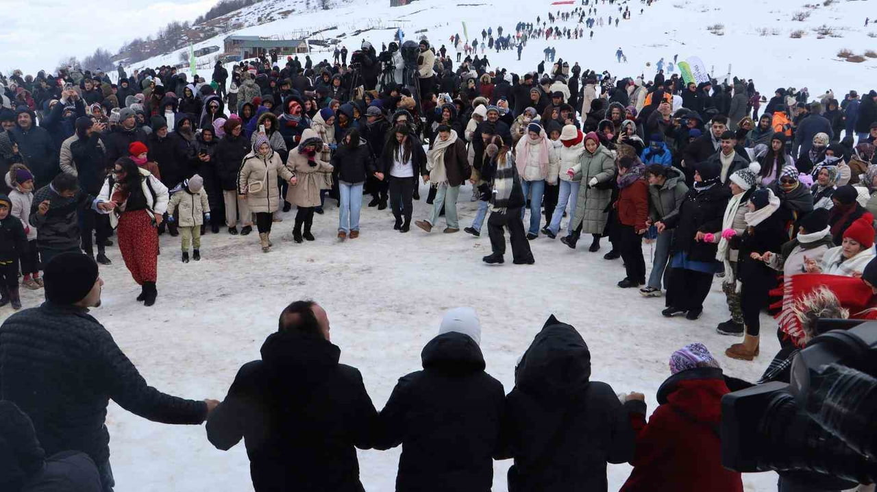 MÜZİK EŞLİĞİNDE OYUNLAR OYNANDI