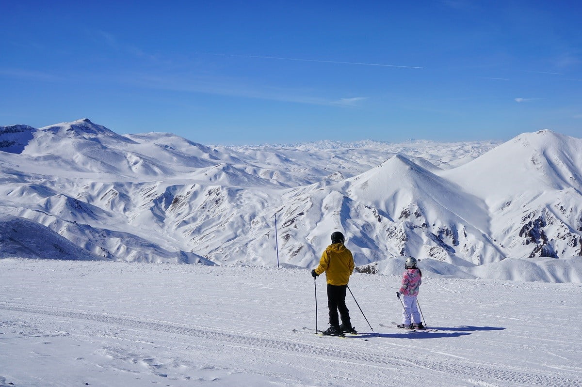 PALANDÖKEN'DE KAYAK KEYFİ SÜRÜYOR