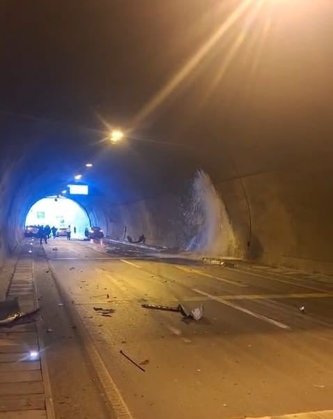 TRABZON'UN ARAKLI İLÇESİNDE TÜNEL İÇERİSİNDE MEYDANA GELEN TRAFİK KAZASINDA İLK BELİRLEMELERE ...